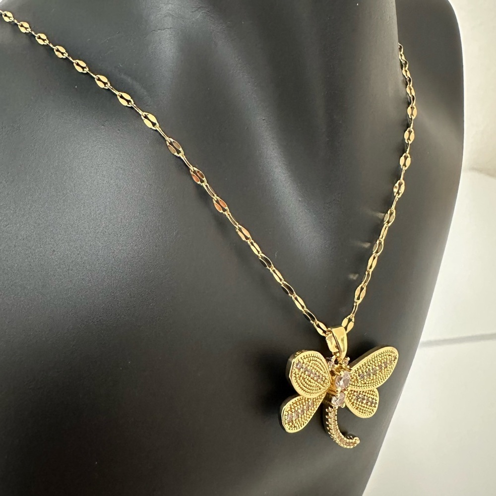 Dragonfly Pendant Gold‎ Necklace - Picture 2 of 4